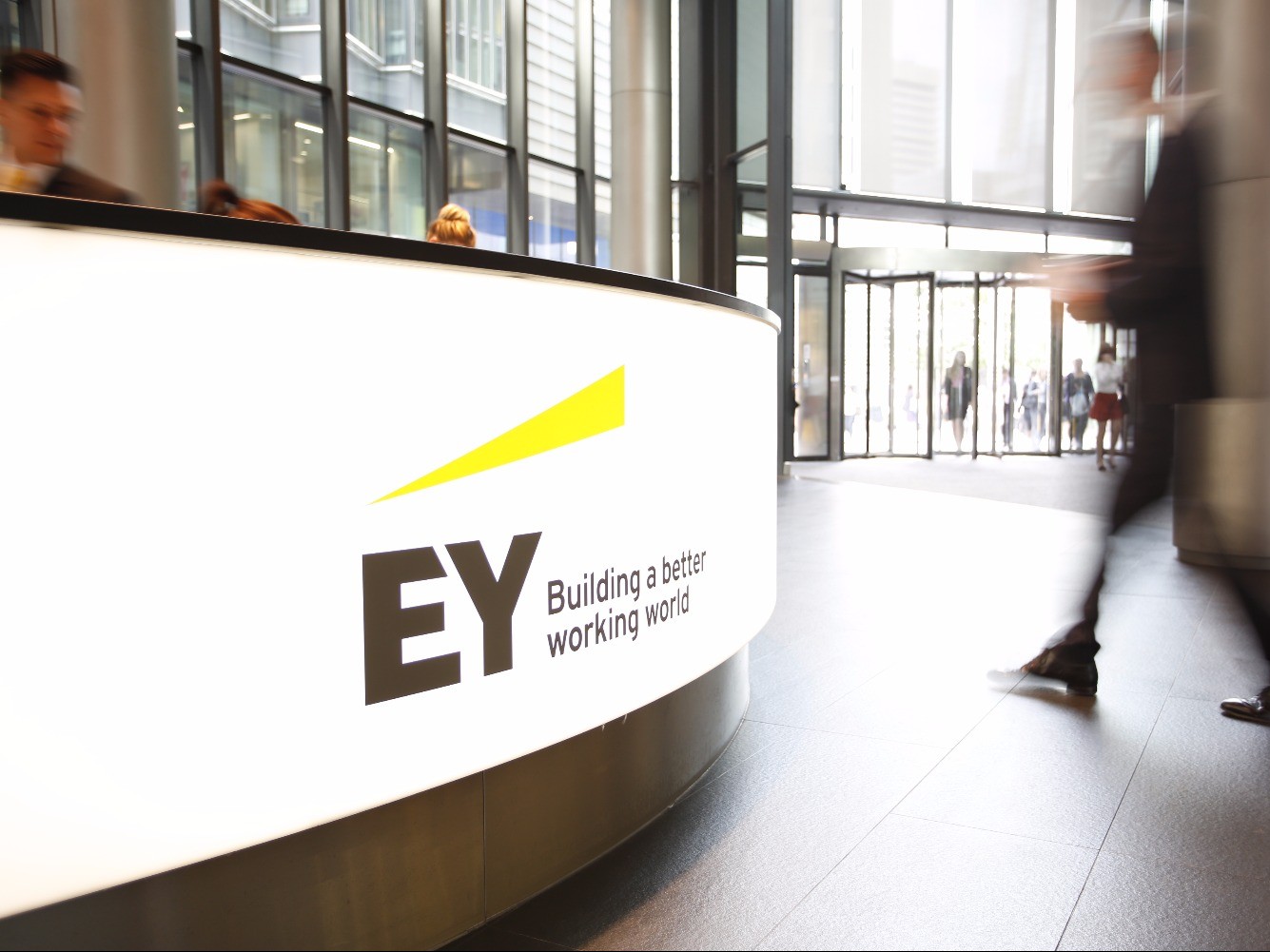 ey-audit-conflicts-weigh-on-royal-dutch-shell-bg-group-deal